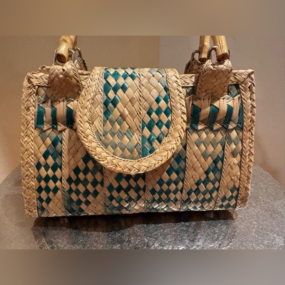 ❤️ NWT Woven Tan and Green Handbag - Picture 7 of 15